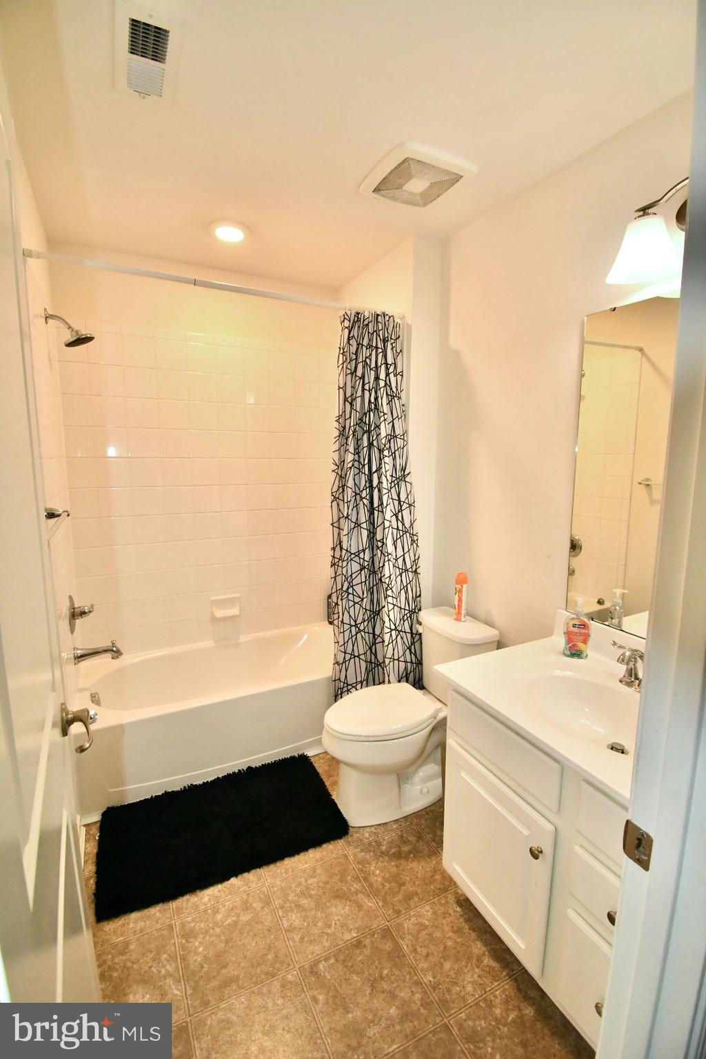 658 Barrie Road Middletown, DE 19709 - Photo 17 of 20 Hall Bath