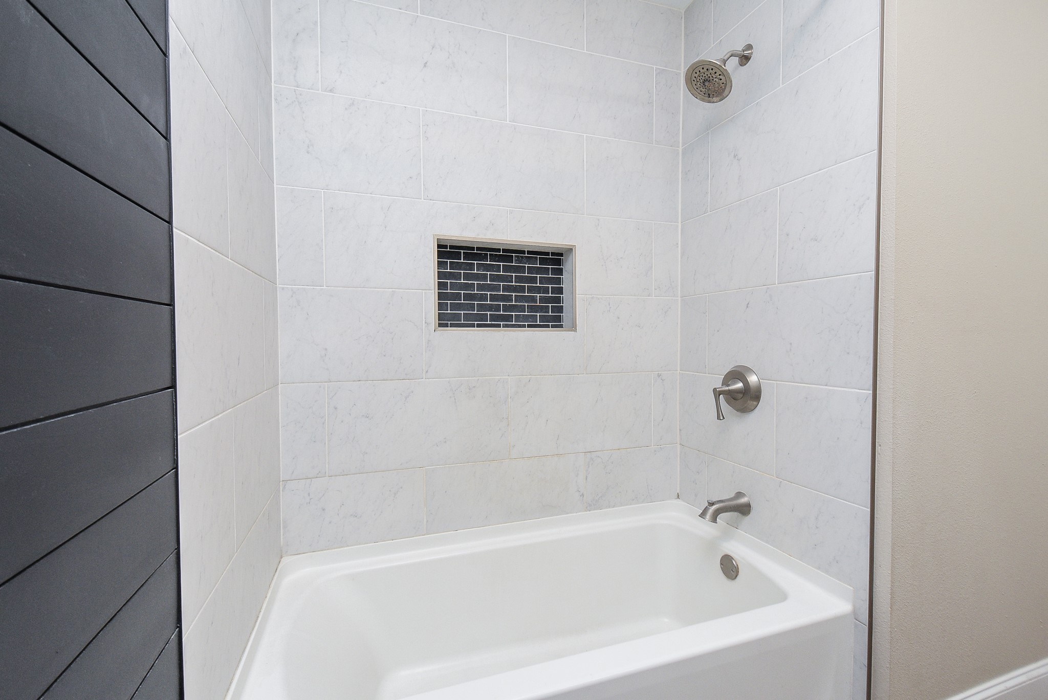 4606 Whispering Rock Lane Spring, TX 77388 - Photo 26 of 30 a bathroom with a bathtub