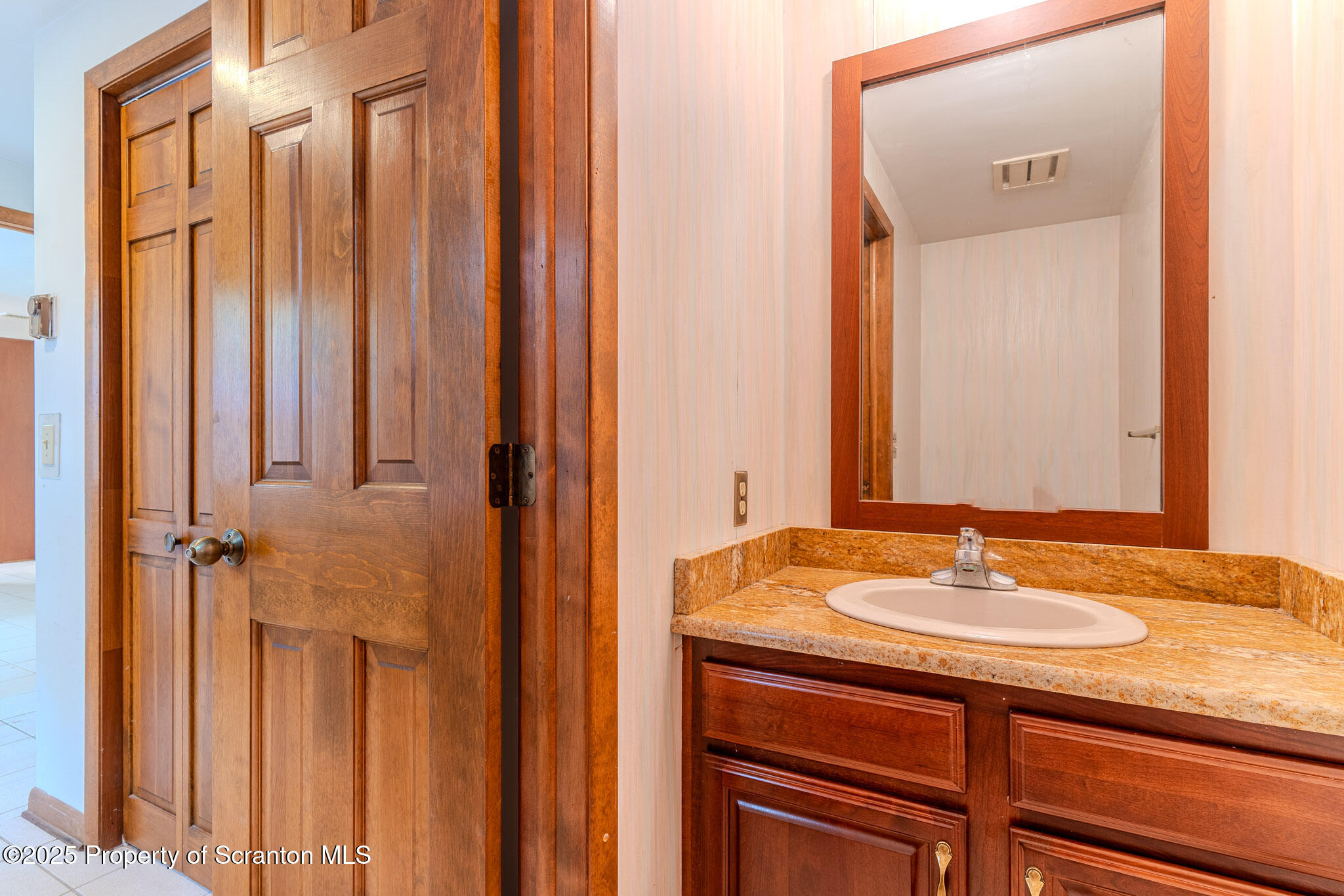 1001 Pheasant Run Road Clarks Summit, PA 18411 - Photo 15 of 52 1/2 Bathroom