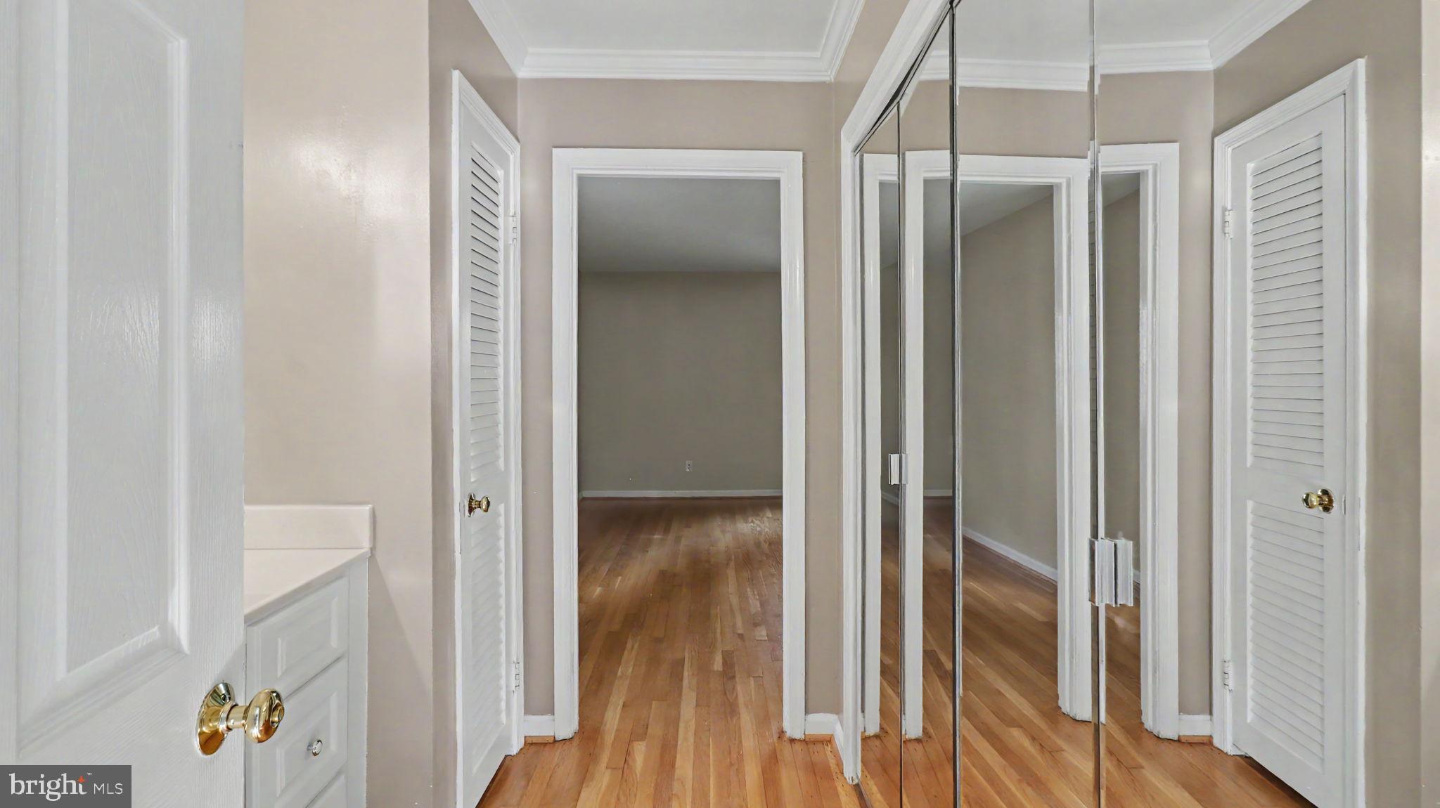 6770 Baron Road McLean, VA 22101 - Photo 58 of 81 Spacious entryway with mirrored doors.