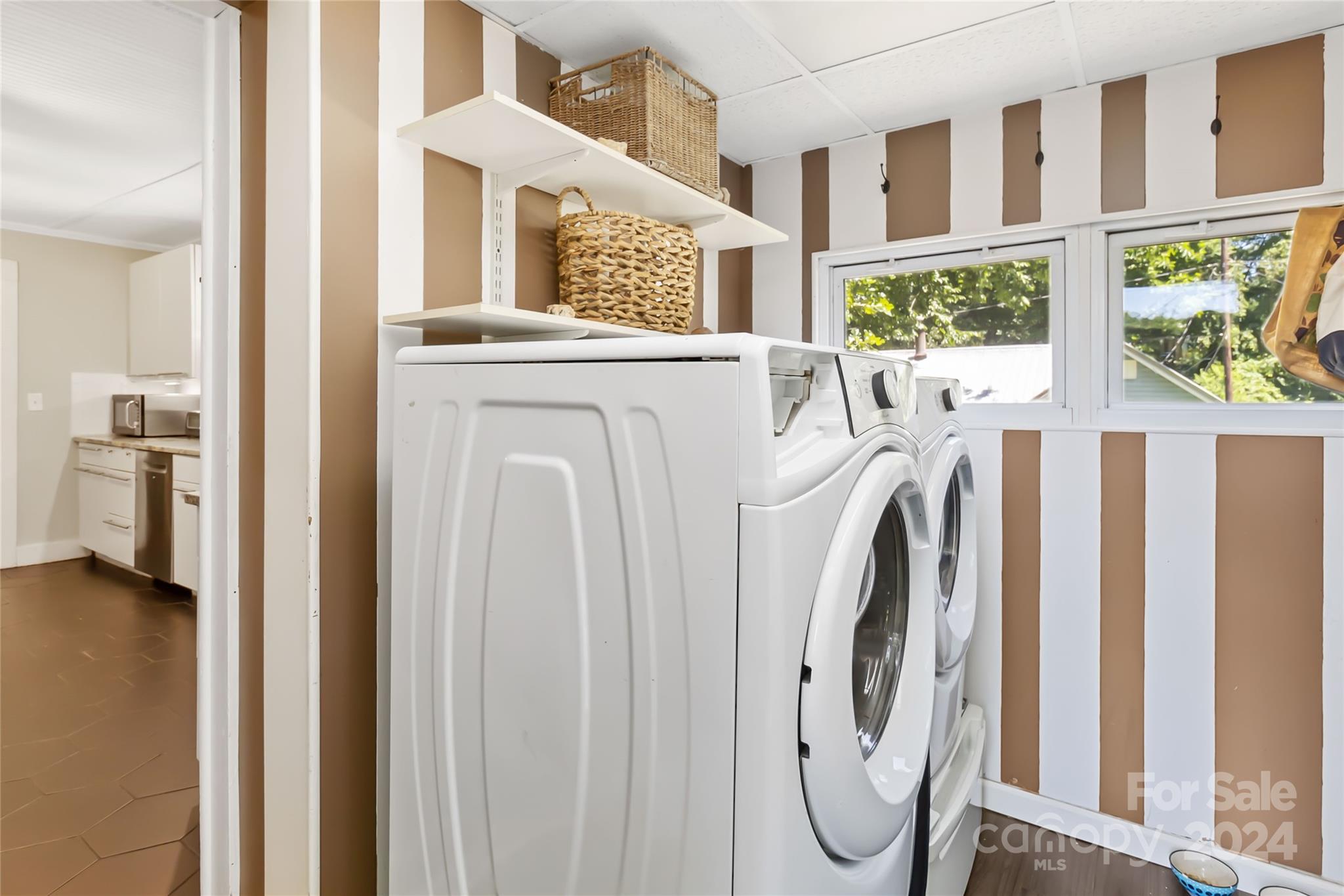 5500 Wilora Lake Road Charlotte, NC 28212 - Photo 14 of 32 a utility room with dryer and washer