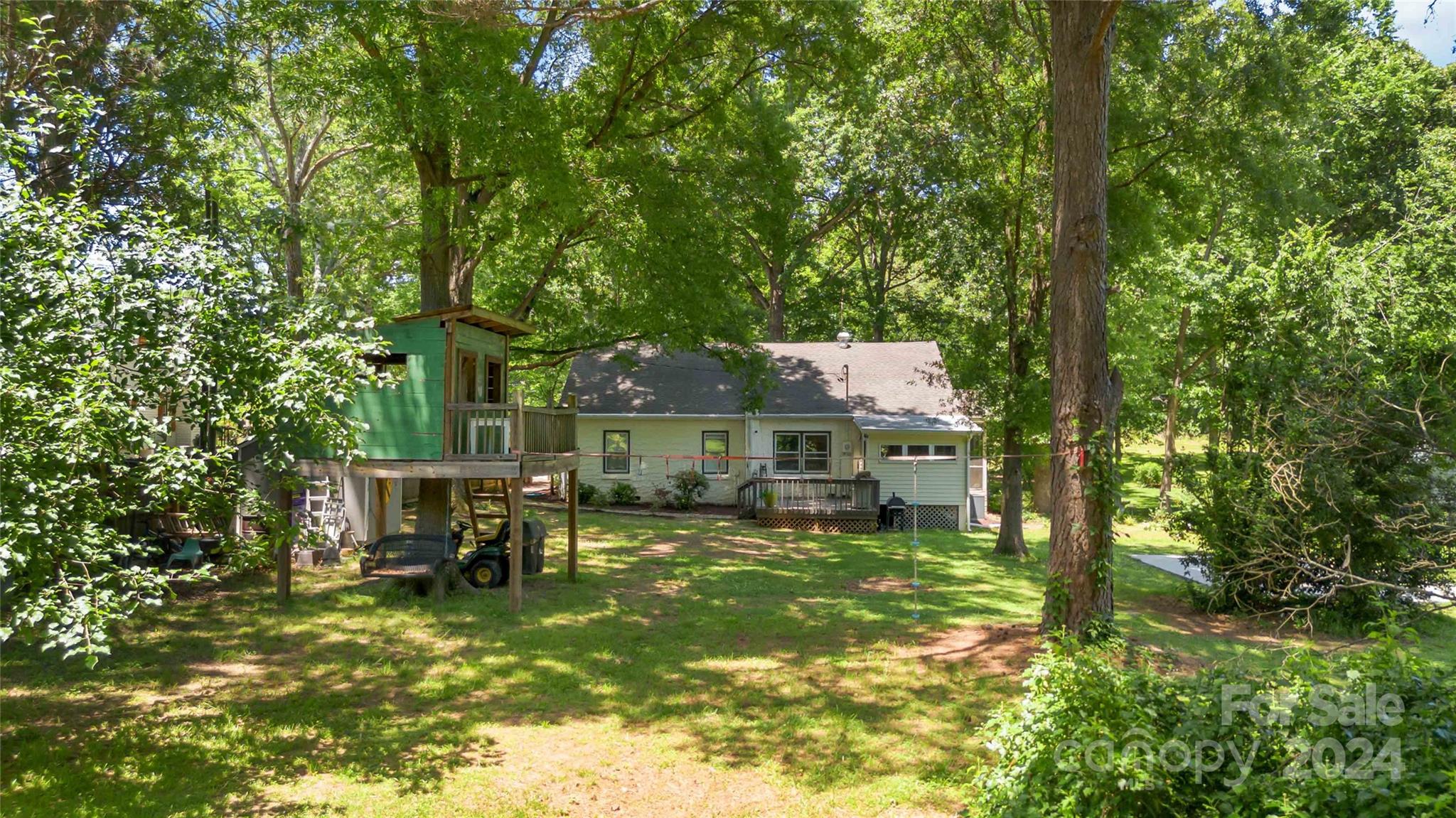 5500 Wilora Lake Road Charlotte, NC 28212 - Photo 29 of 32 a view of a house with backyard porch and sitting area