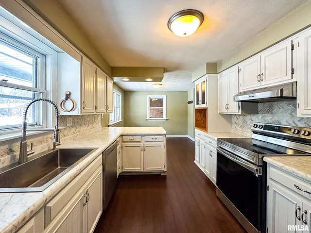 $259,900 | 10105 Hickory Road, Tremont, IL 61568