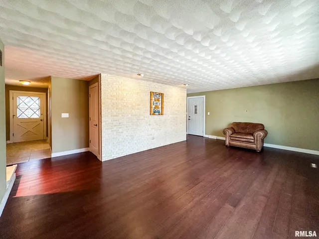 $249,900 | 10105 Hickory Road, Tremont, IL 61568