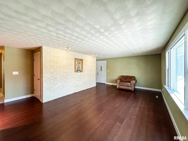 $259,900 | 10105 Hickory Road, Tremont, IL 61568