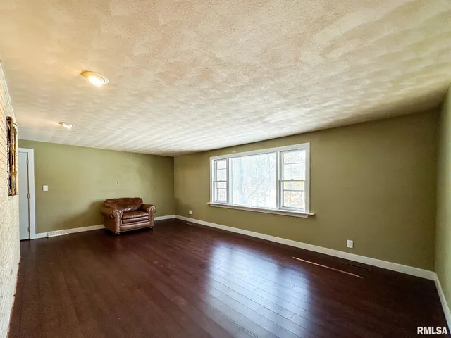 $259,900 | 10105 Hickory Road, Tremont, IL 61568