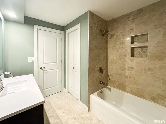 $249,900 | 10105 Hickory Road, Tremont, IL 61568