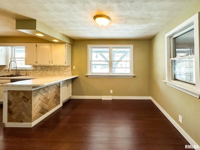 $259,900 | 10105 Hickory Road, Tremont, IL 61568