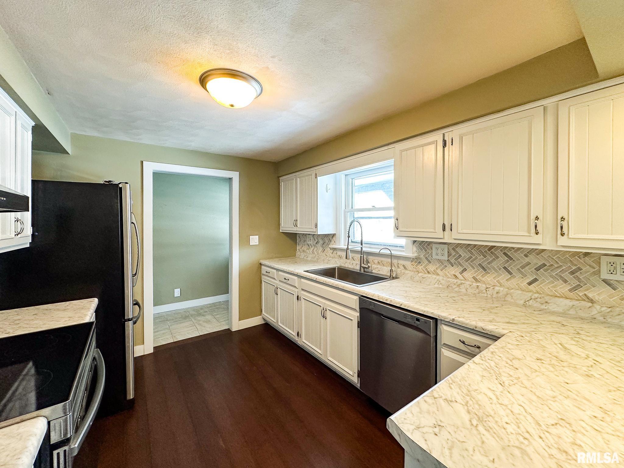 10105 Hickory Road Tremont, IL 61568 - Photo 7 of 56