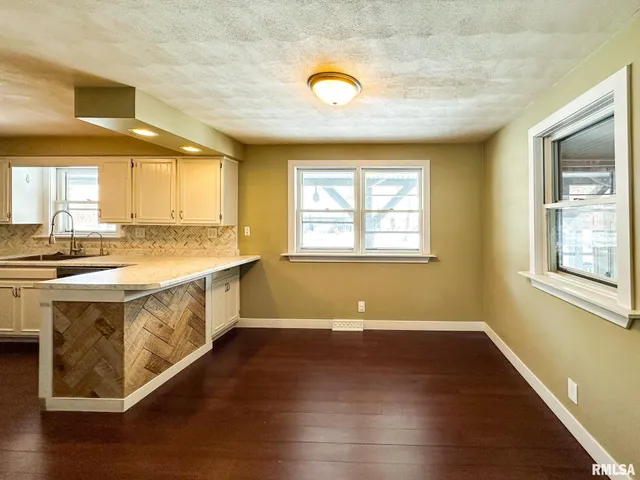 $259,900 | 10105 Hickory Road, Tremont, IL 61568