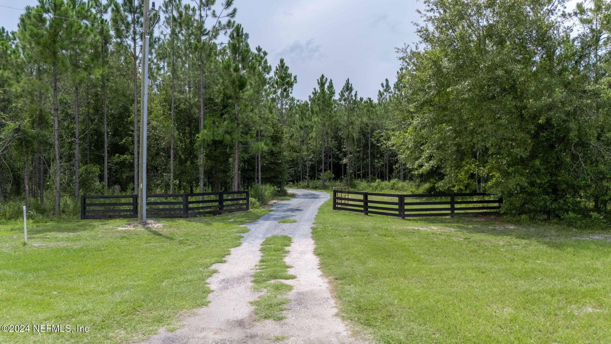 5490 Steel Bridge Road Macclenny, FL 32063 - Photo 4 of 108 Private gated entry