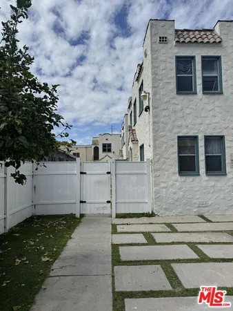 $2,500 | 1225 West Boulevard, Unit 1225 3/4, Los Angeles, CA 90019