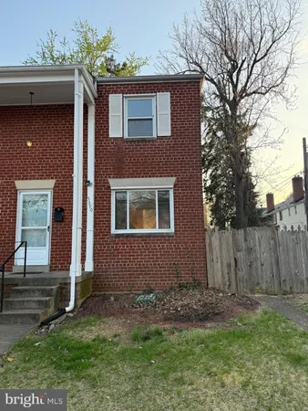 $2,700 | 5390 Taney Avenue, Alexandria, VA 22304