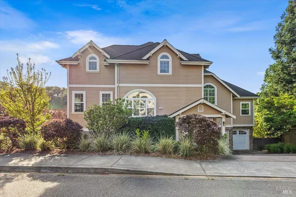 $2,550,000 | 134 Moonlight Drive, Healdsburg, CA 95448
