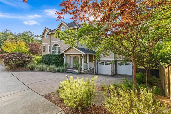 $2,550,000 | 134 Moonlight Drive, Healdsburg, CA 95448