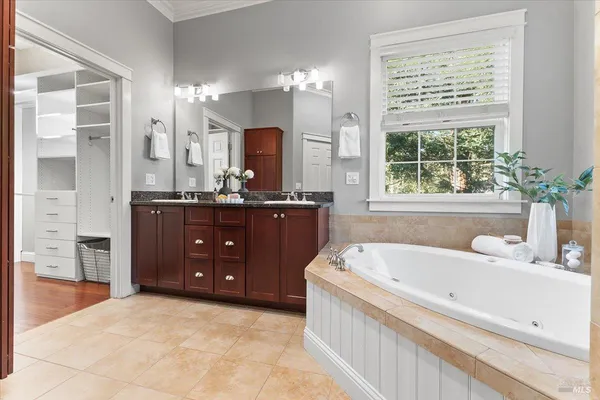 $2,450,000 | 134 Moonlight Drive, Healdsburg, CA 95448