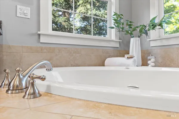 $2,550,000 | 134 Moonlight Drive, Healdsburg, CA 95448