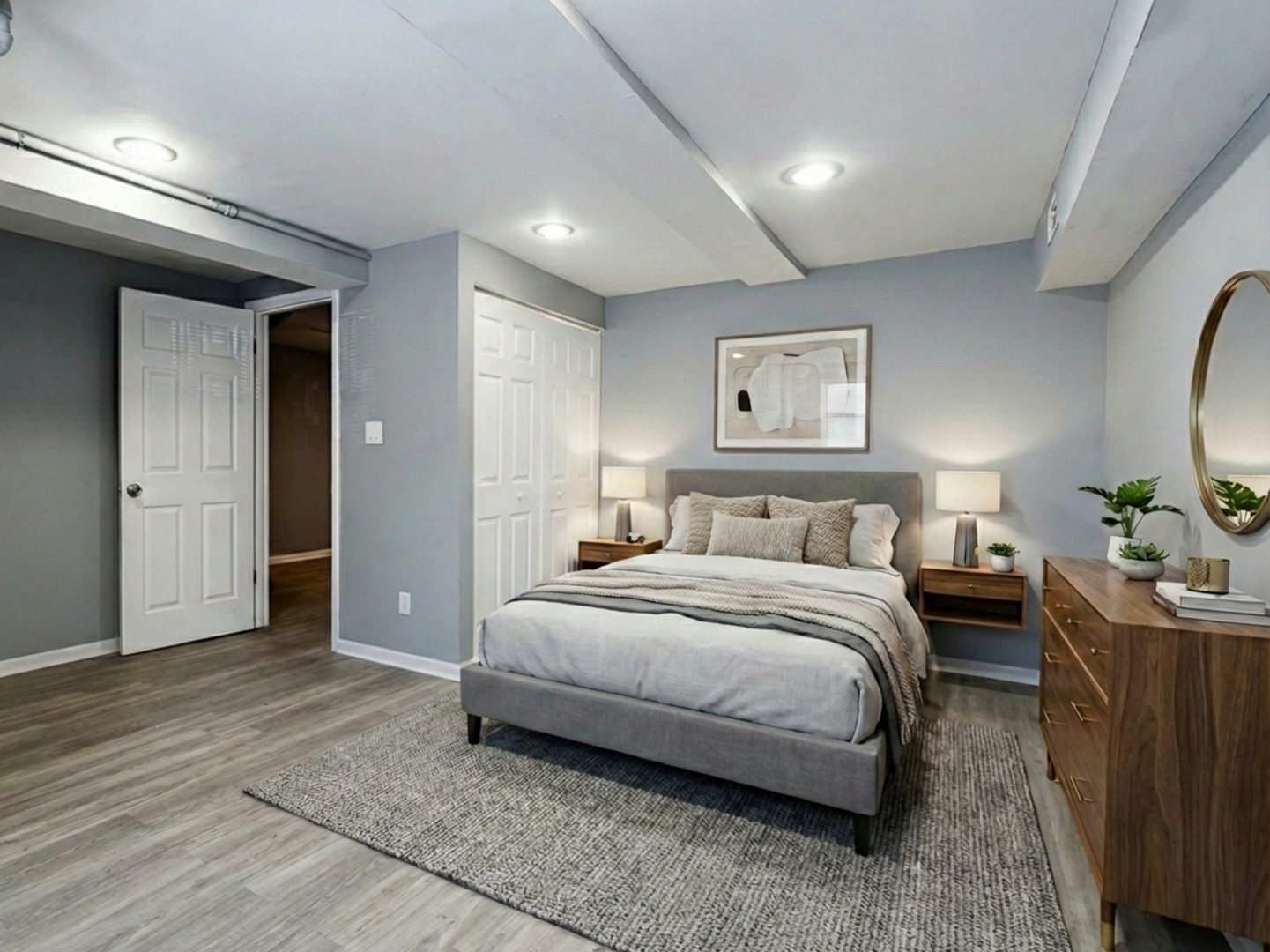 5431 South Indiana Avenue, Unit G Chicago, IL 60615 - Photo 6 of 10 a spacious bedroom with a bed and a lamp