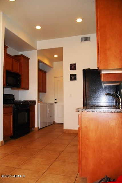 897 East Roma Avenue, Unit 4 Phoenix, AZ 85014 - Photo 13 of 25 DSC_0142