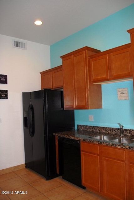 897 East Roma Avenue, Unit 4 Phoenix, AZ 85014 - Photo 15 of 25 DSC_0145