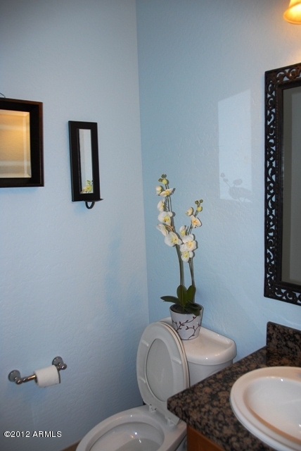 897 East Roma Avenue, Unit 4 Phoenix, AZ 85014 - Photo 16 of 25 DSC_0144