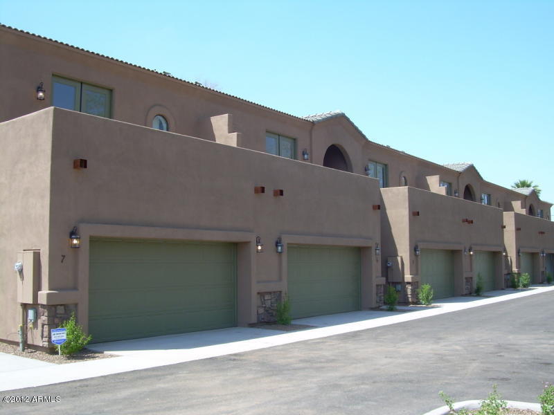 897 East Roma Avenue, Unit 4 Phoenix, AZ 85014 - Photo 2 of 25 897-East-Roma-Phoenix-85014