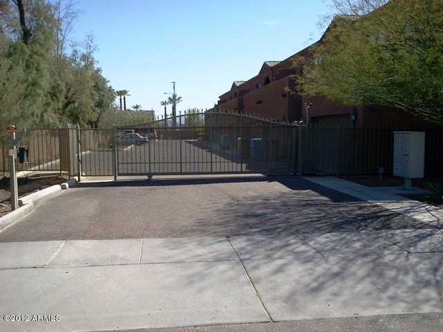 897 East Roma Avenue, Unit 4 Phoenix, AZ 85014 - Photo 3 of 25 2012-03-14 14