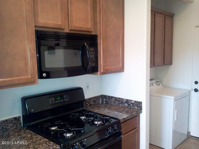 897 East Roma Avenue, Unit 4 Phoenix, AZ 85014 - Photo 6 of 25 2012-03-14 14