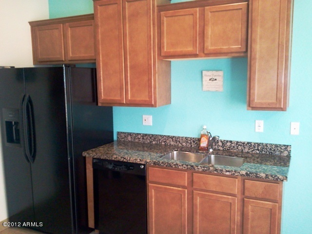 897 East Roma Avenue, Unit 4 Phoenix, AZ 85014 - Photo 7 of 25 2012-03-14 14