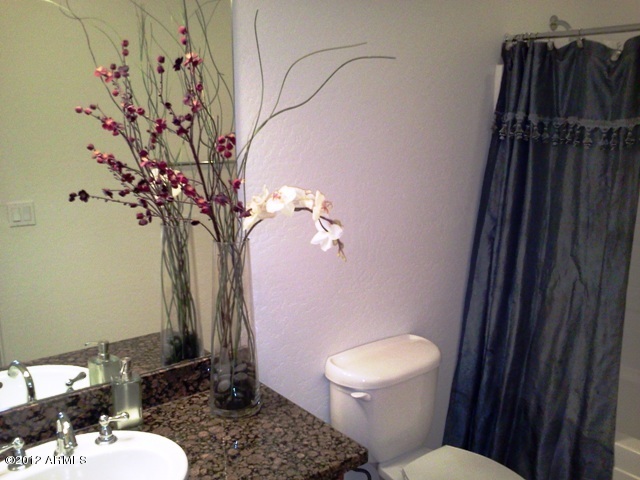 897 East Roma Avenue, Unit 4 Phoenix, AZ 85014 - Photo 9 of 25 2012-03-14 14