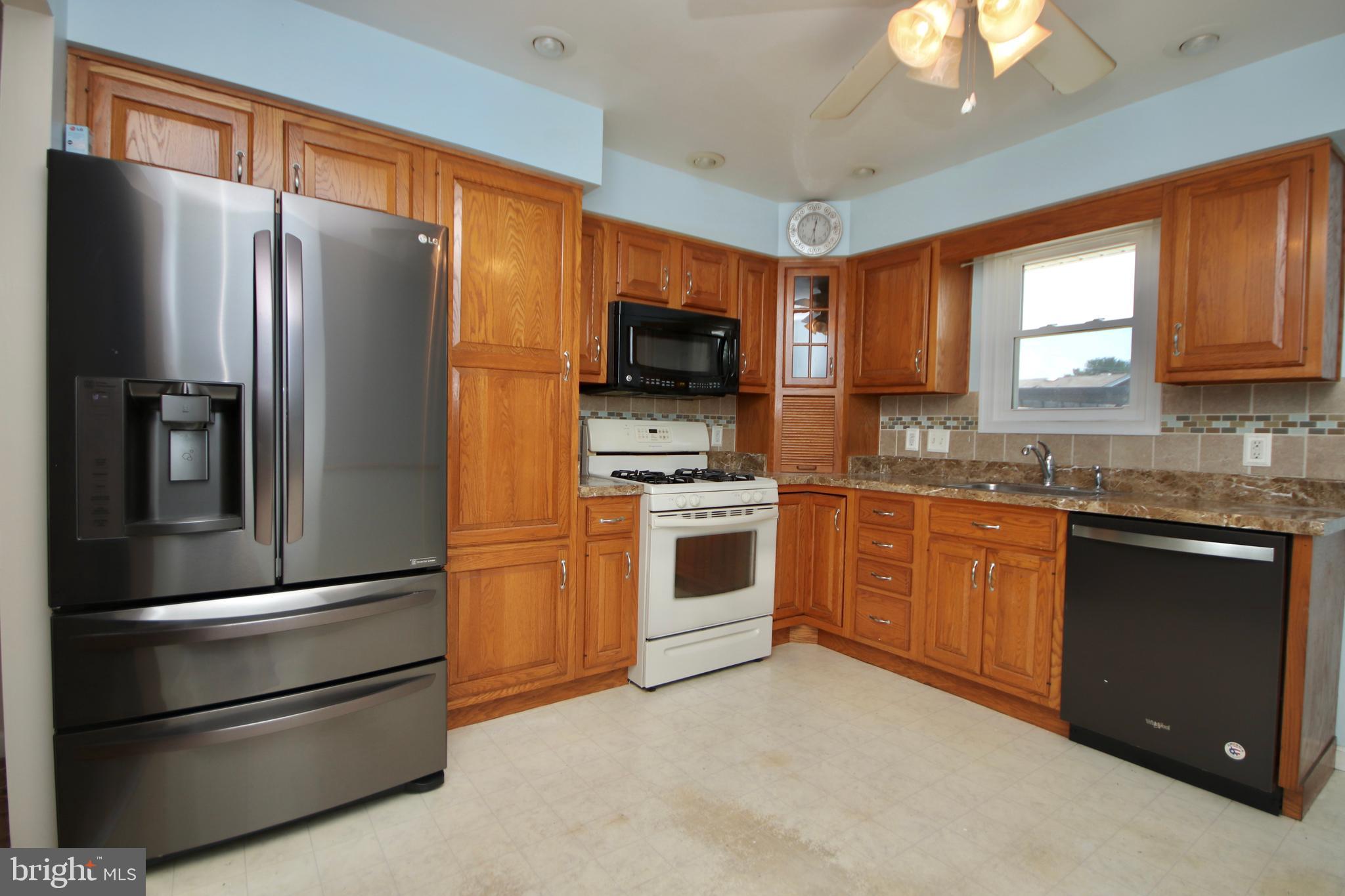 563 Lehigh Road Wenonah, NJ 08090 - Photo 11 of 18 Eat- In Kitchen