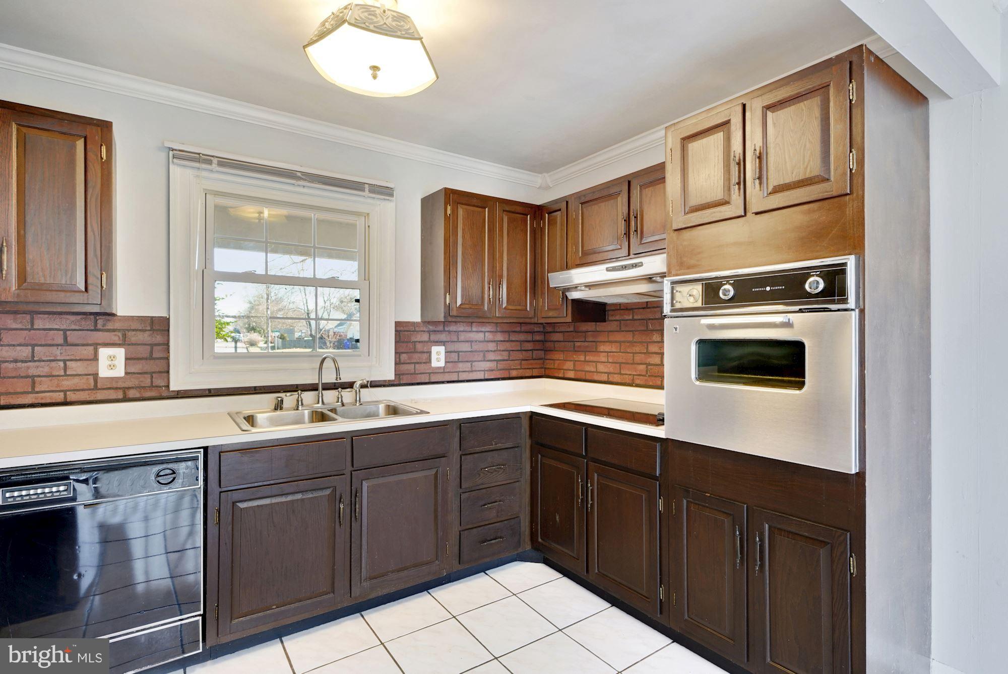 4102 Plaza Lane Fairfax, VA 22033 - Photo 9 of 38