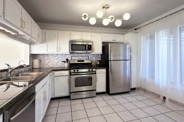 $3,000 | 388 Kildeer Lane, Deerfield, IL 60015