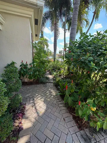 a view of a pathway with a yard