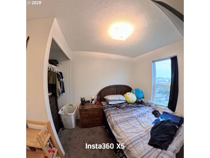 941 Southeast 9th Street Pendleton, OR 97801 - Photo 12 of 36 a bedroom with a bed and a window