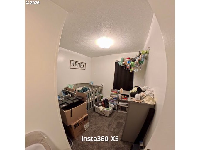 941 Southeast 9th Street Pendleton, OR 97801 - Photo 13 of 36 a living room with furniture and flowers