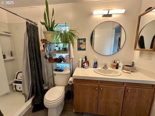 941 Southeast 9th Street Pendleton, OR 97801 - Photo 17 of 36 a bathroom with a toilet sink and mirror