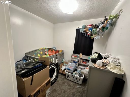 941 Southeast 9th Street Pendleton, OR 97801 - Photo 19 of 36 a room with furniture and a potted plant
