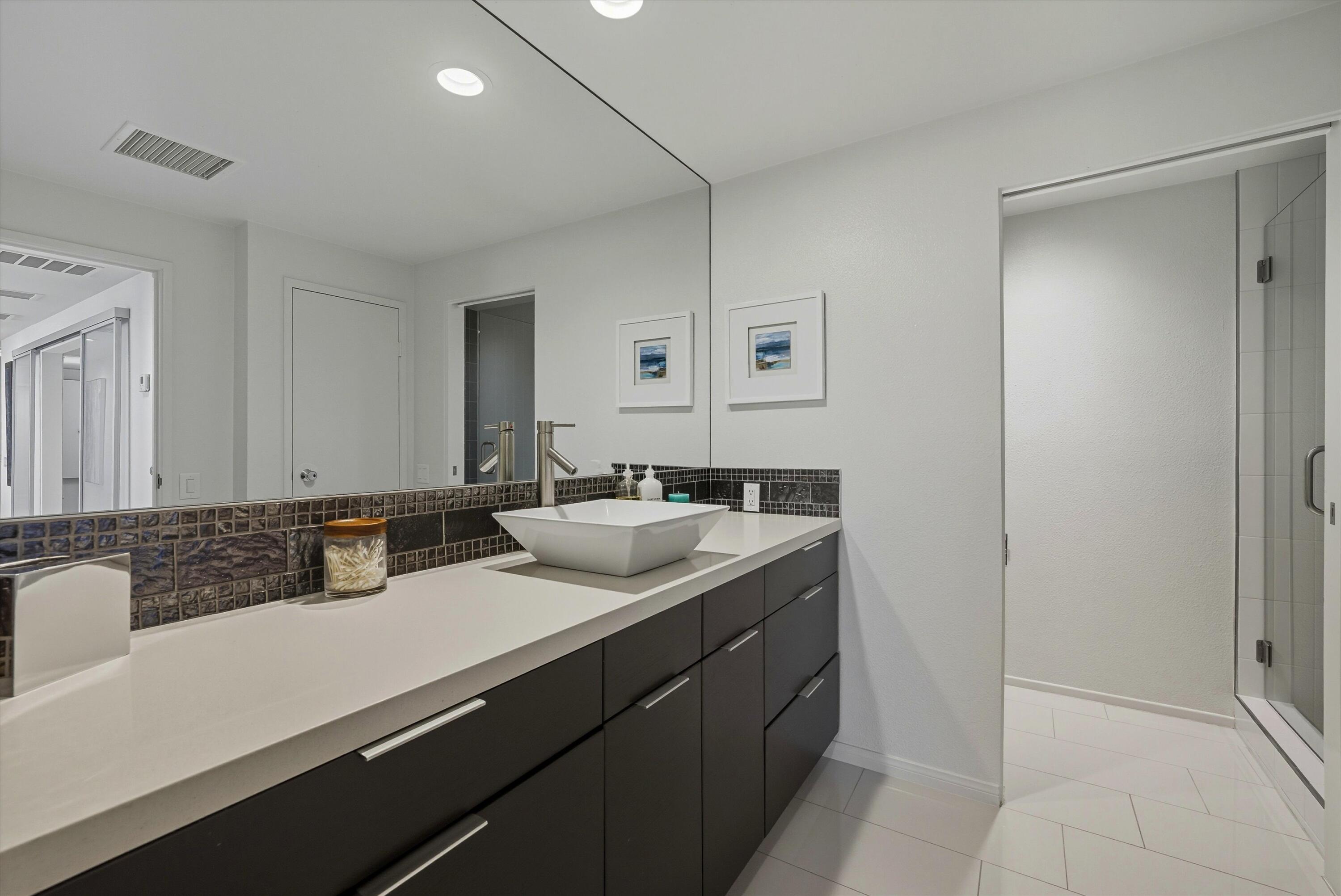 910 Island Drive, Unit 402 Rancho Mirage, CA 92270 - Photo 23 of 37 23-102294842