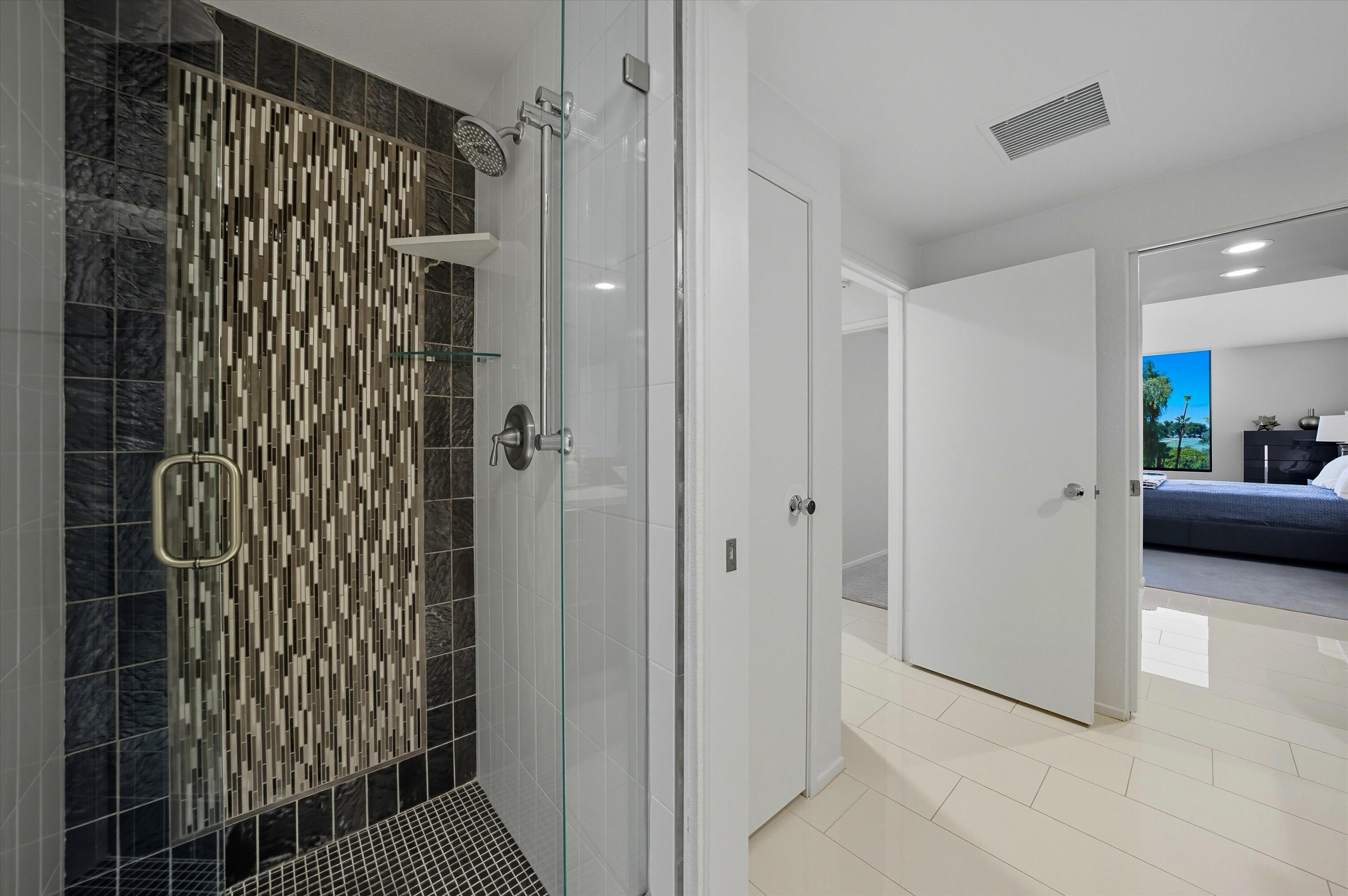 910 Island Drive, Unit 402 Rancho Mirage, CA 92270 - Photo 24 of 37 24-102294845