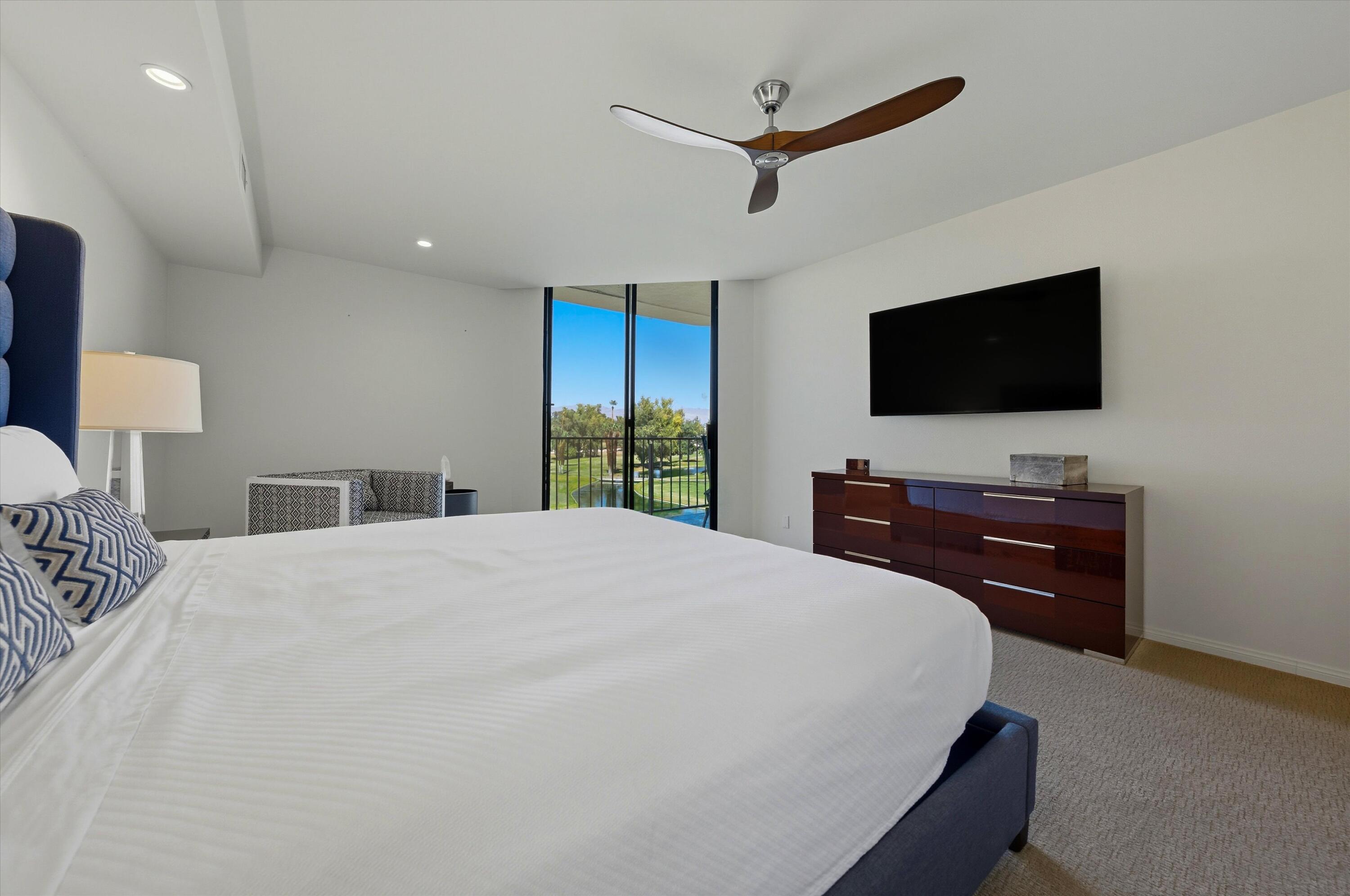 910 Island Drive, Unit 402 Rancho Mirage, CA 92270 - Photo 26 of 37 26-102294849