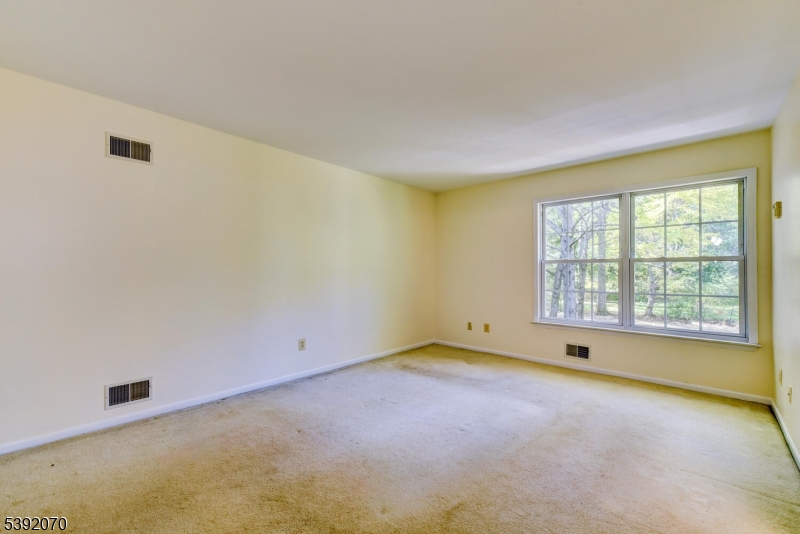 5 Berkeley Square Berkeley Heights, NJ 07922 - Photo 17 of 32