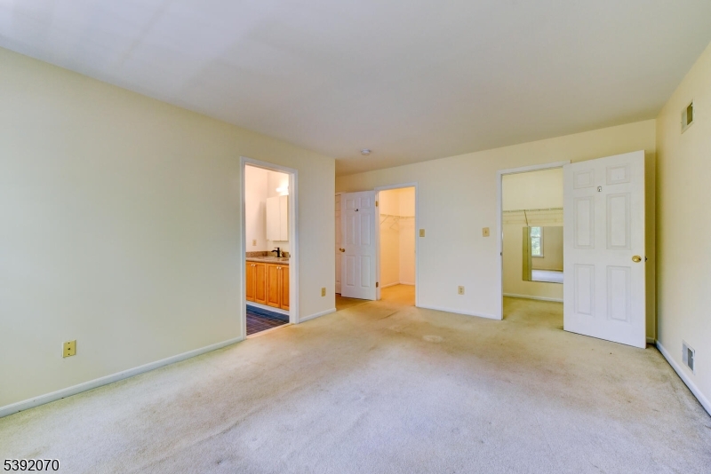 5 Berkeley Square Berkeley Heights, NJ 07922 - Photo 19 of 32