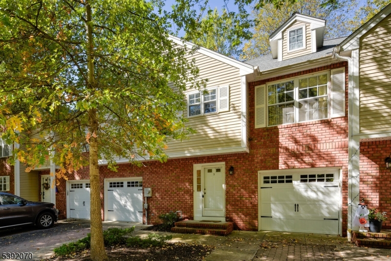 5 Berkeley Square Berkeley Heights, NJ 07922 - Photo 2 of 32