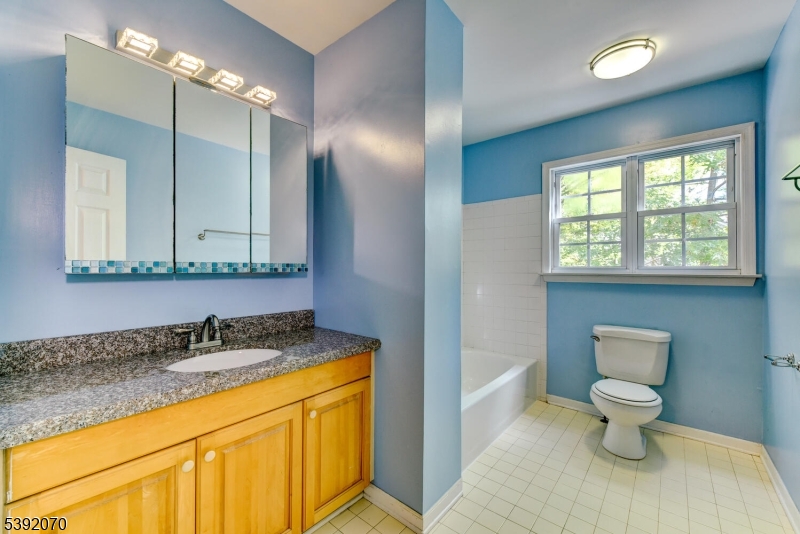 5 Berkeley Square Berkeley Heights, NJ 07922 - Photo 25 of 32