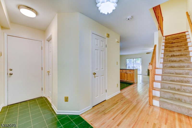 5 Berkeley Square Berkeley Heights, NJ 07922 - Photo 3 of 32