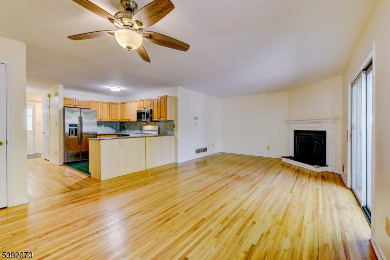 5 Berkeley Square Berkeley Heights, NJ 07922 - Photo 9 of 32