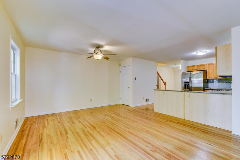 5 Berkeley Square Berkeley Heights, NJ 07922 - Photo 10 of 32