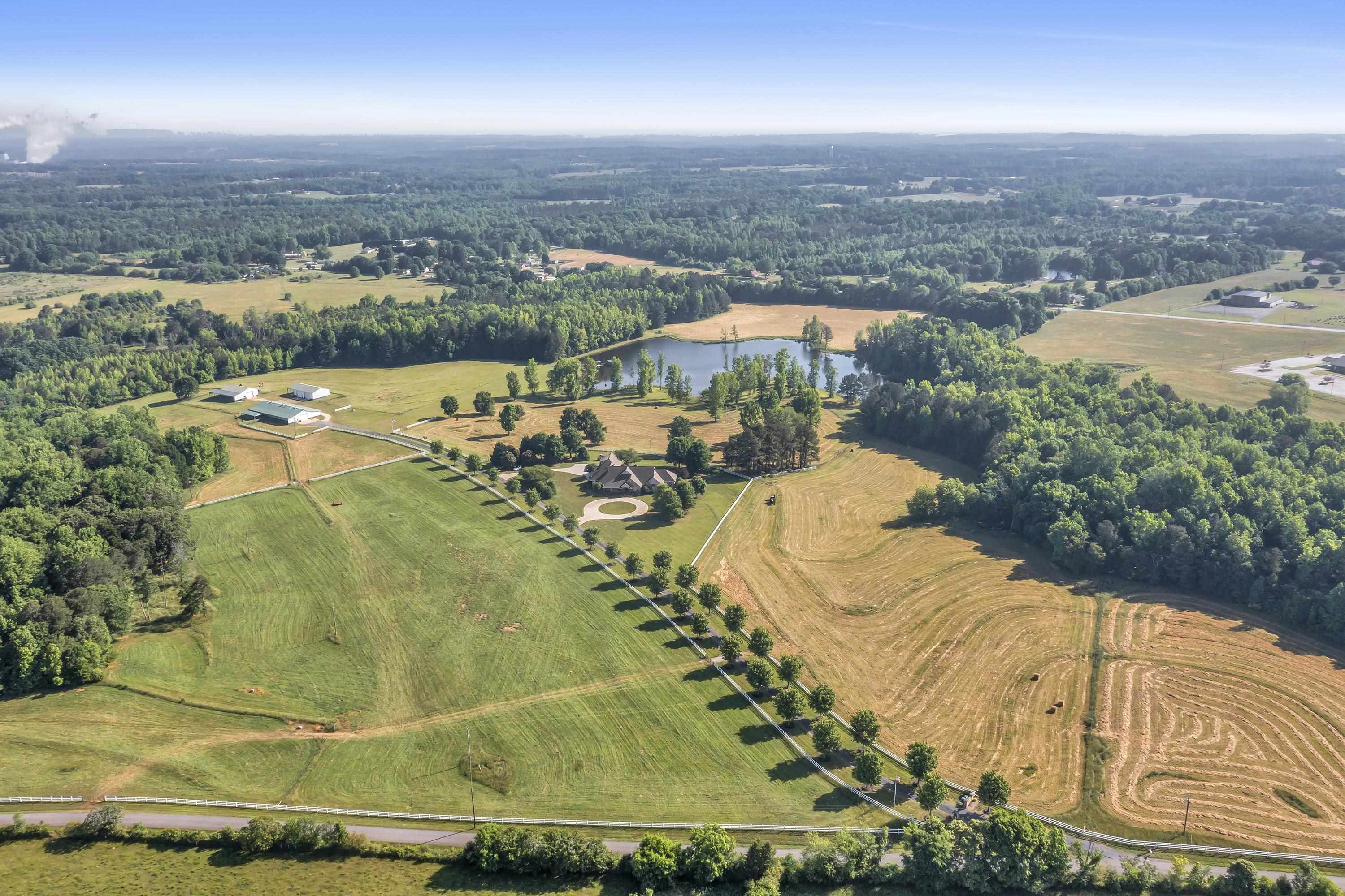 360 Potter Road Gaffney, SC 29341 - Photo 4 of 36