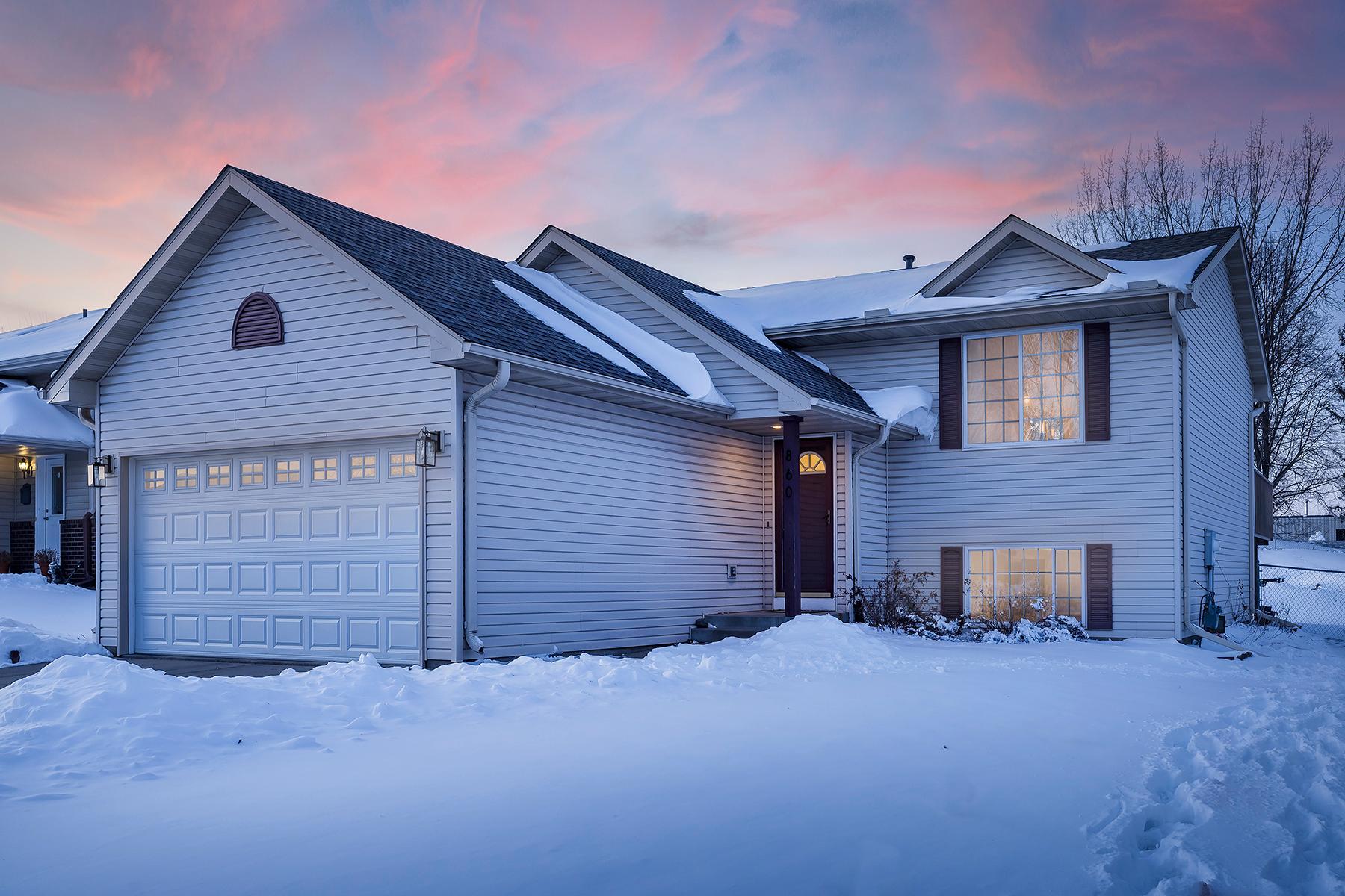 860 Sparrow Road Waconia, MN 55387 - Photo 1 of 6